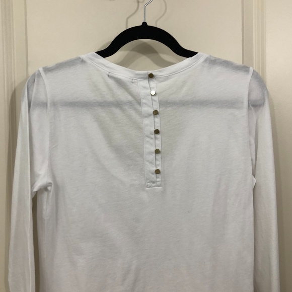 😍NWT Gap LongSleeve White w/Back Buttons! M😍 - Picture 5 of 7